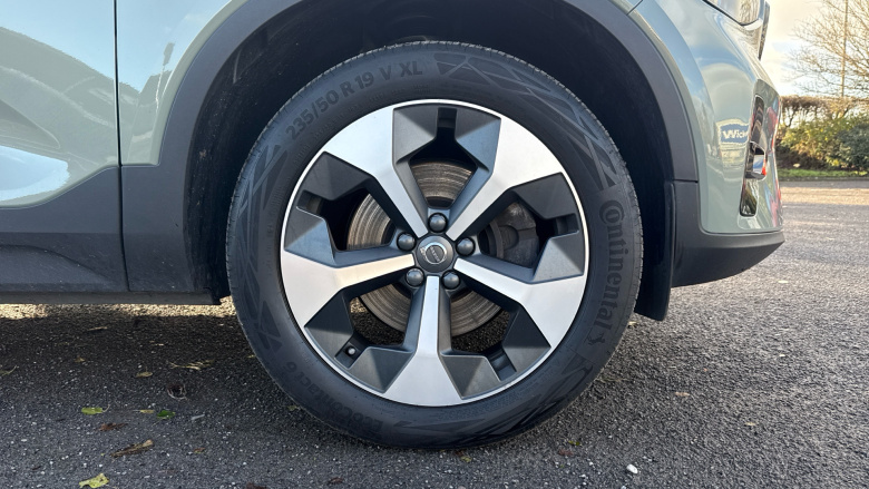 Volvo XC40 2.0 B3P Plus Dark 5dr Auto Petrol Estate